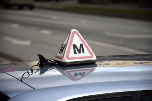 Kas grūtāk vadīt pašam vai strādāt par auto vadīšanas instruktoru